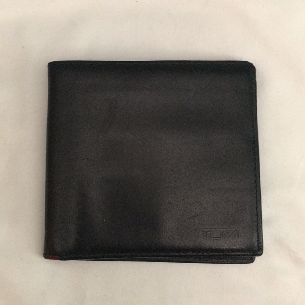 TUMI Leather Wallet (unisex)